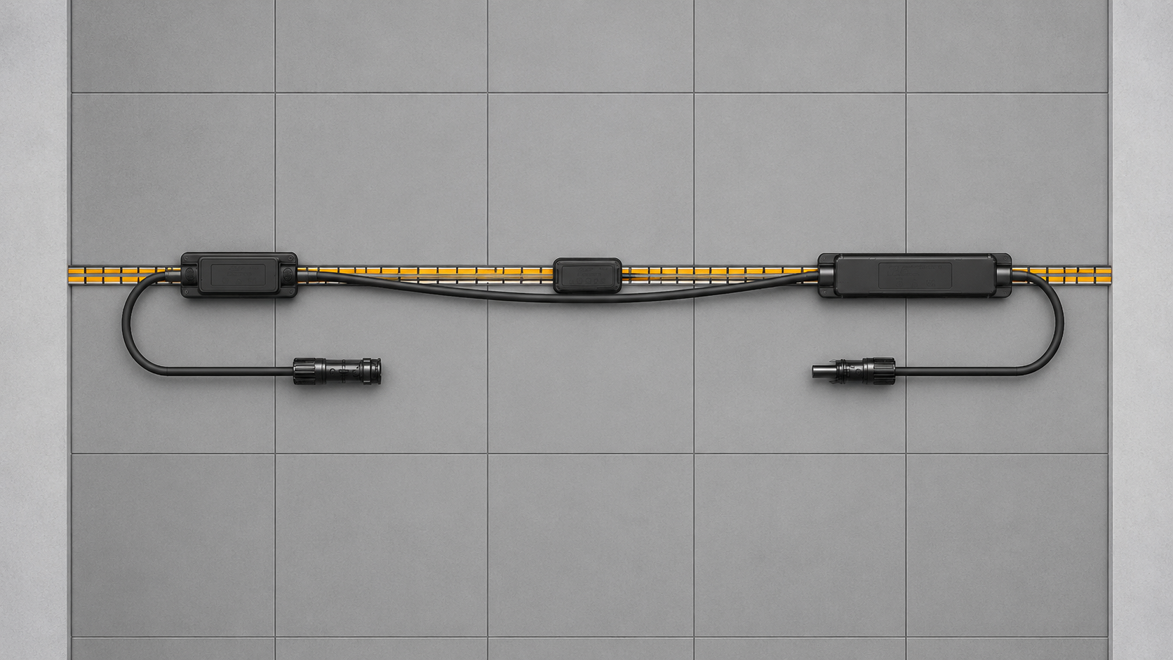 Split junction box set on the module backside — sensor integrated in the outer box, no busbar required, CAD view